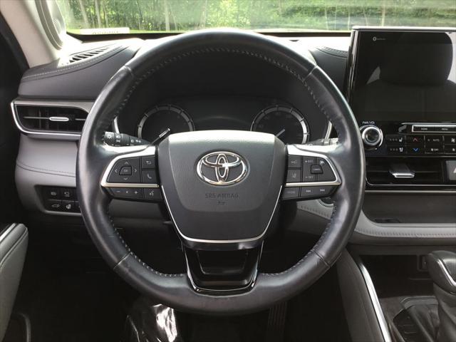 used 2020 Toyota Highlander car, priced at $31,799