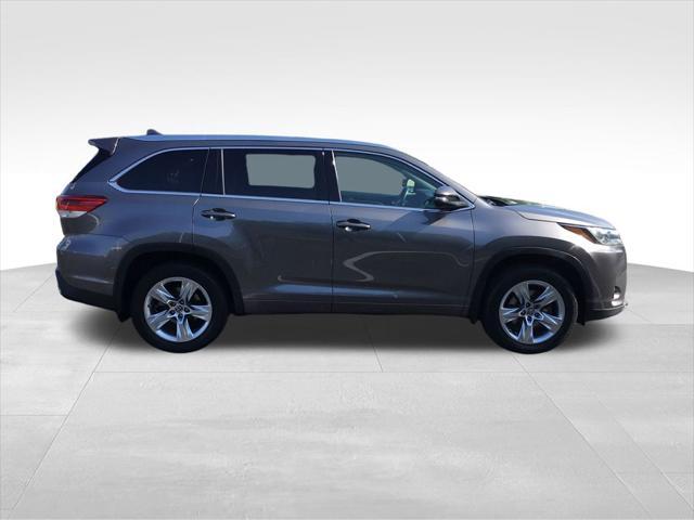 used 2018 Toyota Highlander car, priced at $23,799