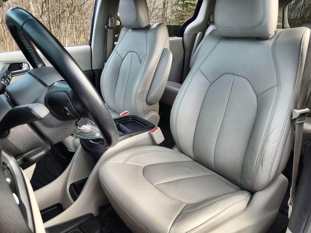 used 2018 Chrysler Pacifica Hybrid car, priced at $13,977