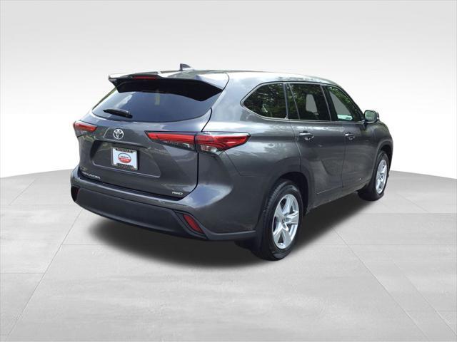 used 2022 Toyota Highlander car, priced at $34,299