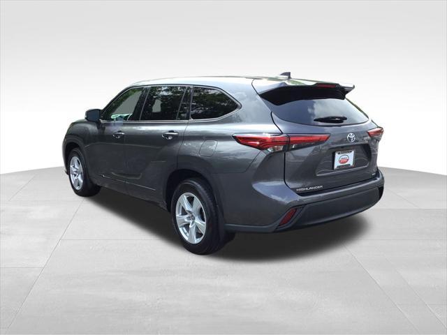 used 2022 Toyota Highlander car, priced at $34,299