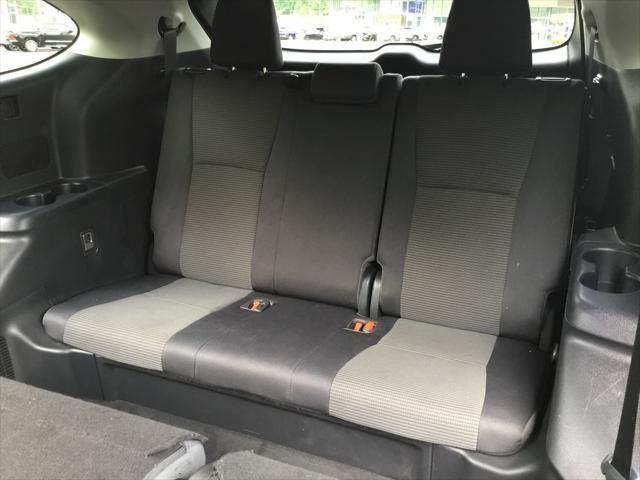 used 2022 Toyota Highlander car, priced at $34,299