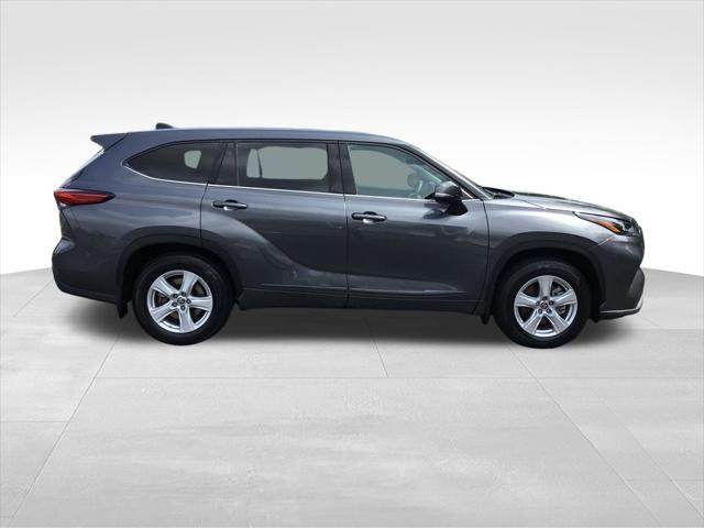 used 2022 Toyota Highlander car, priced at $34,299