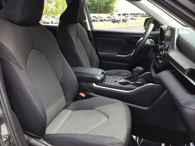 used 2022 Toyota Highlander car, priced at $34,299