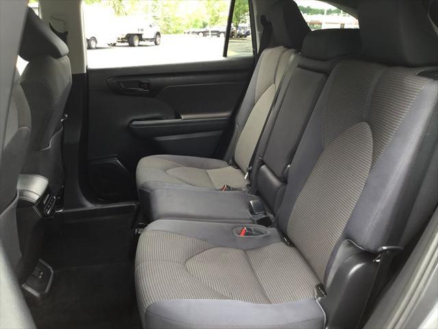 used 2022 Toyota Highlander car, priced at $34,299