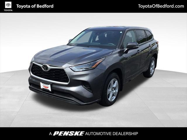used 2022 Toyota Highlander car, priced at $34,299