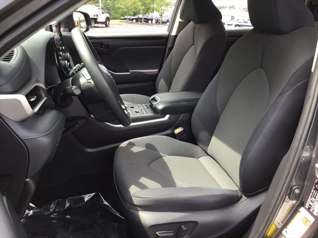 used 2022 Toyota Highlander car, priced at $34,299