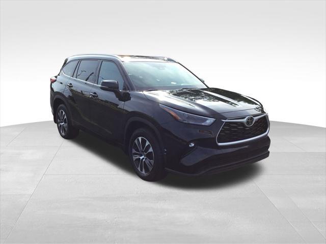 used 2022 Toyota Highlander car, priced at $36,999