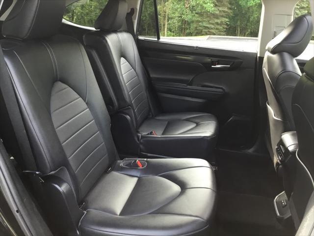 used 2022 Toyota Highlander car, priced at $36,999