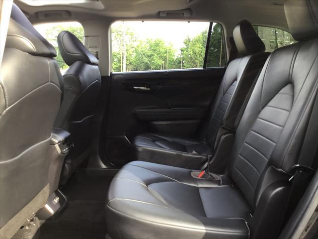 used 2022 Toyota Highlander car, priced at $36,999