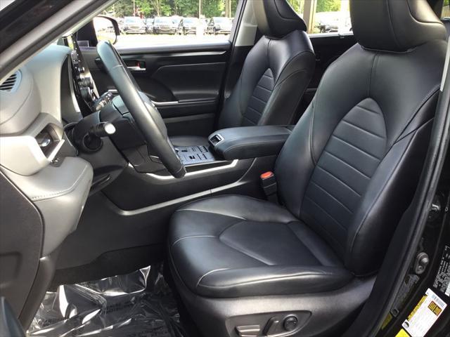 used 2022 Toyota Highlander car, priced at $36,999