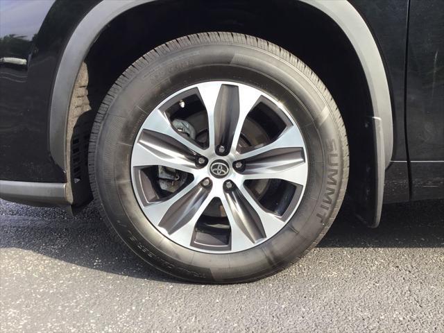 used 2022 Toyota Highlander car, priced at $36,999