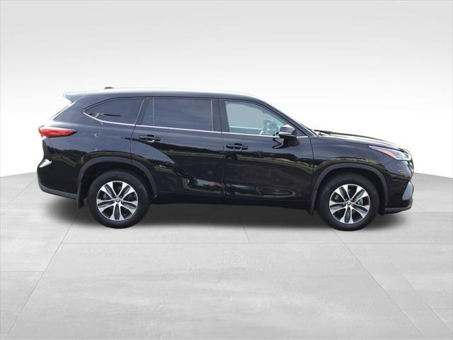 used 2022 Toyota Highlander car, priced at $36,999