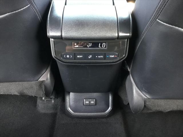 used 2022 Toyota Highlander car, priced at $36,999