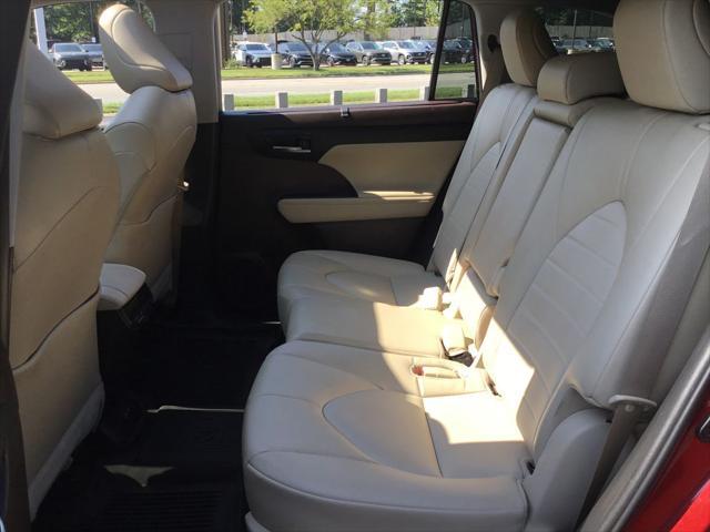 used 2022 Toyota Highlander car, priced at $32,999