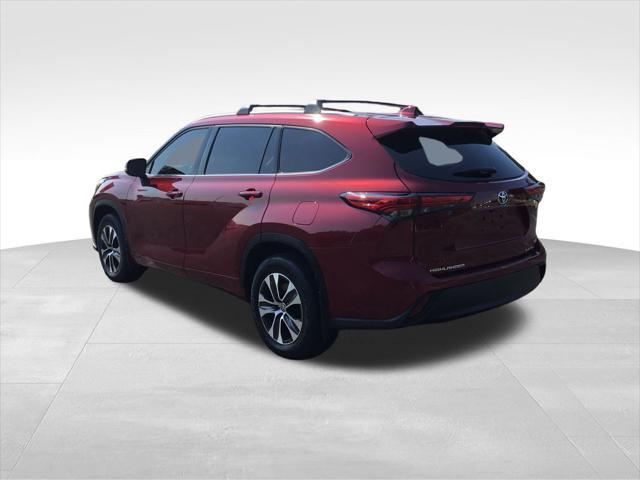 used 2022 Toyota Highlander car, priced at $32,999