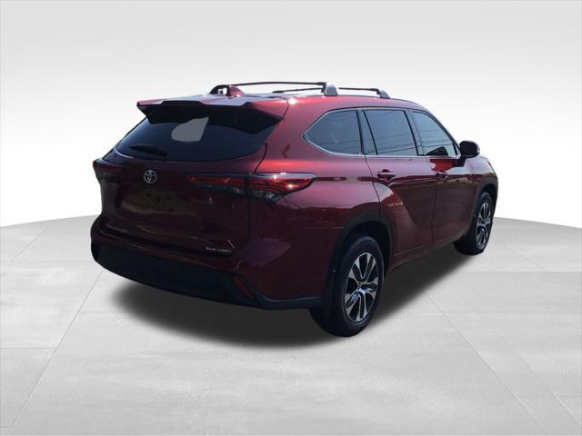 used 2022 Toyota Highlander car, priced at $32,999