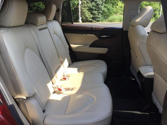 used 2022 Toyota Highlander car, priced at $32,999