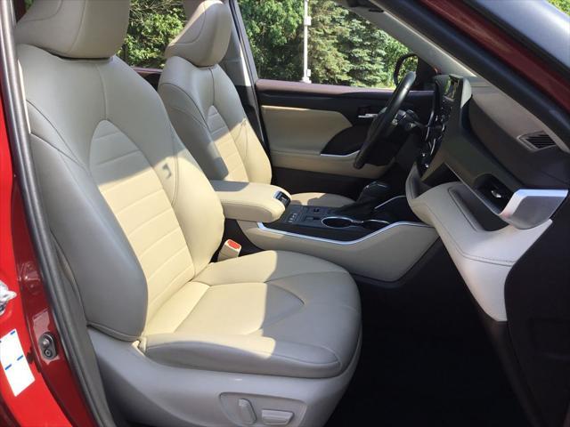 used 2022 Toyota Highlander car, priced at $32,999
