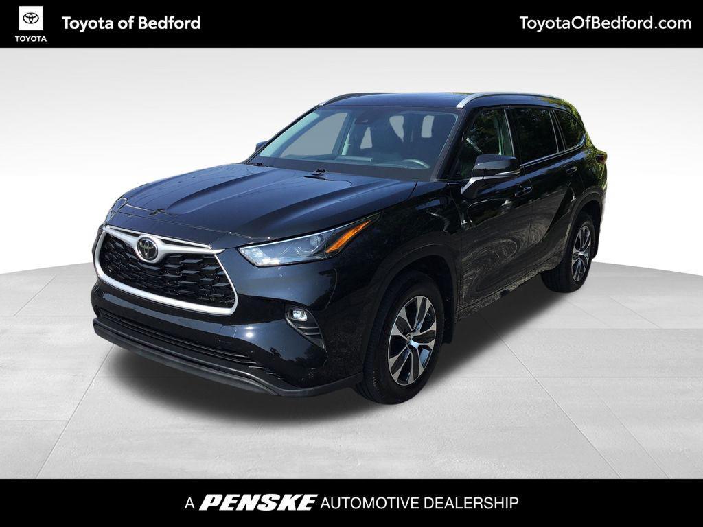 used 2022 Toyota Highlander car, priced at $36,999