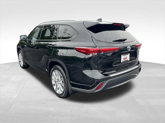used 2021 Toyota Highlander Hybrid car, priced at $39,999