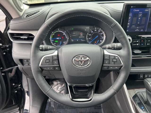used 2021 Toyota Highlander Hybrid car, priced at $39,999