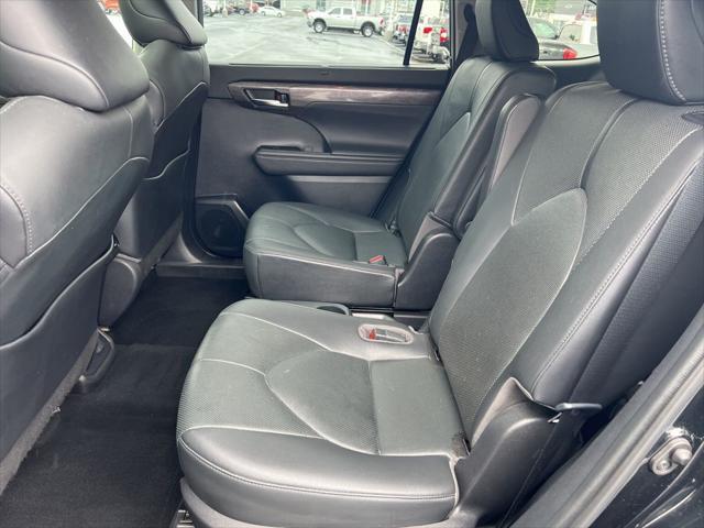 used 2021 Toyota Highlander Hybrid car, priced at $39,999