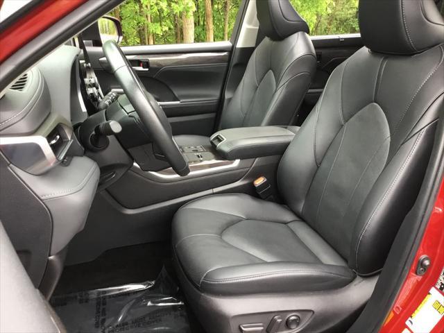used 2024 Toyota Highlander Hybrid car, priced at $50,499
