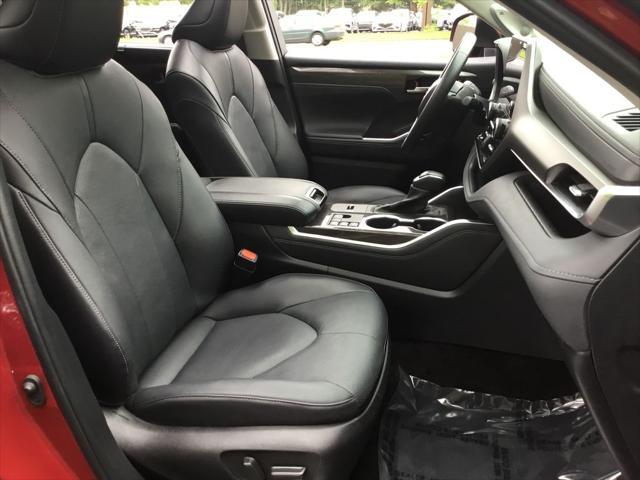 used 2024 Toyota Highlander Hybrid car, priced at $50,499