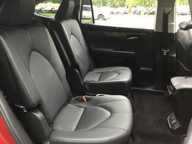 used 2024 Toyota Highlander Hybrid car, priced at $50,499