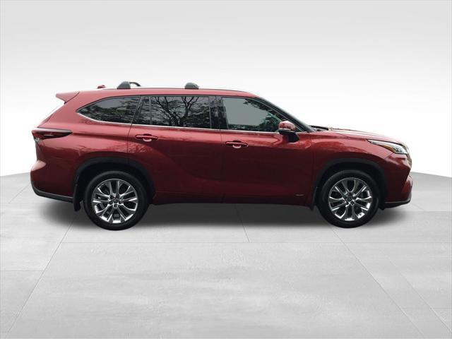 used 2024 Toyota Highlander Hybrid car, priced at $47,999