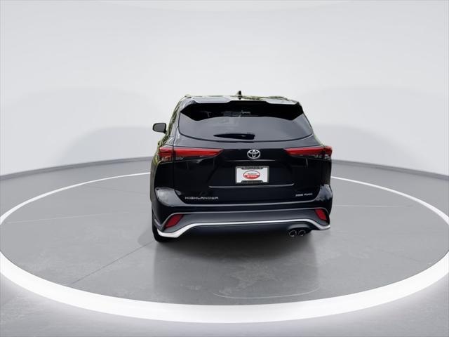 used 2021 Toyota Highlander car, priced at $29,499