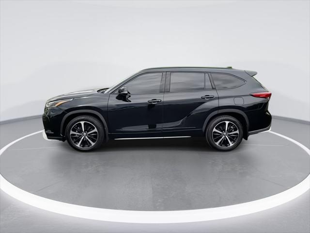 used 2021 Toyota Highlander car, priced at $29,499