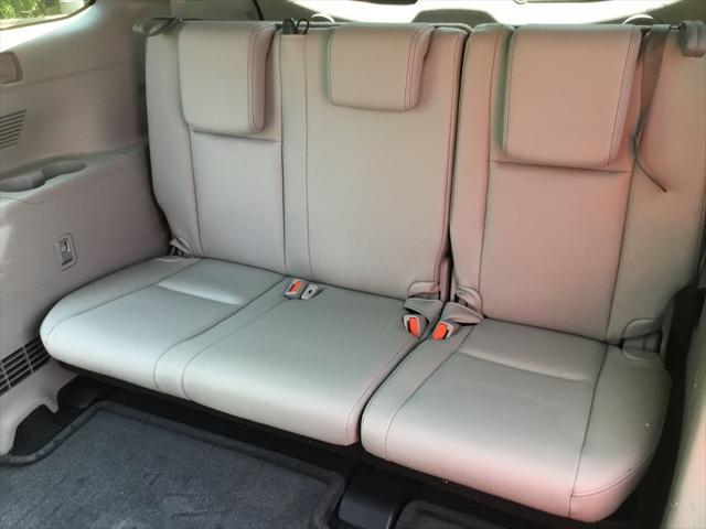 used 2014 Toyota Highlander car, priced at $20,999