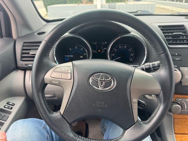 used 2008 Toyota Highlander Hybrid car, priced at $11,998