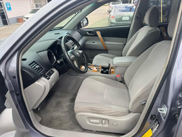 used 2008 Toyota Highlander Hybrid car, priced at $11,998