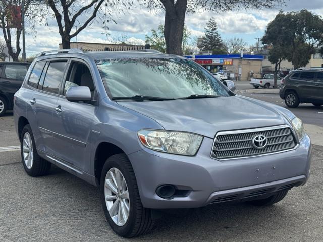 used 2008 Toyota Highlander Hybrid car, priced at $11,998