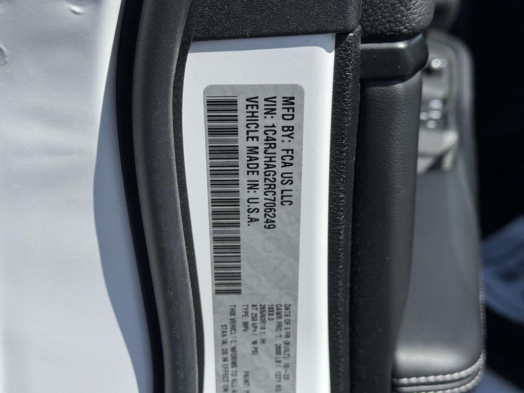 used 2024 Jeep Grand Cherokee car, priced at $36,990