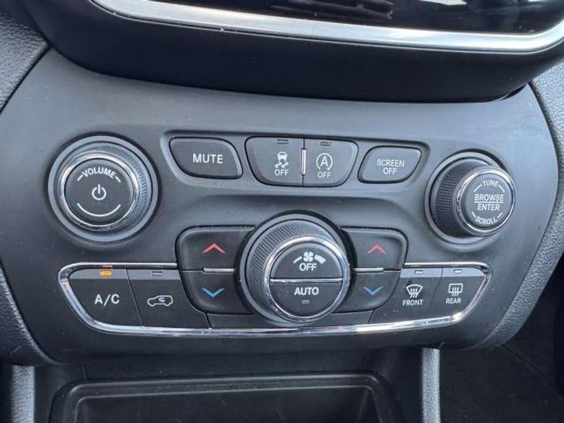used 2022 Jeep Cherokee car, priced at $28,495