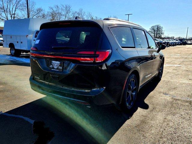 new 2025 Chrysler Pacifica car, priced at $50,283