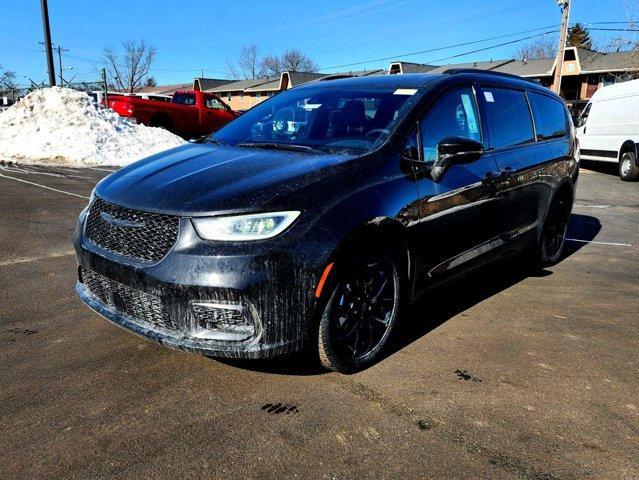 new 2025 Chrysler Pacifica car, priced at $50,283