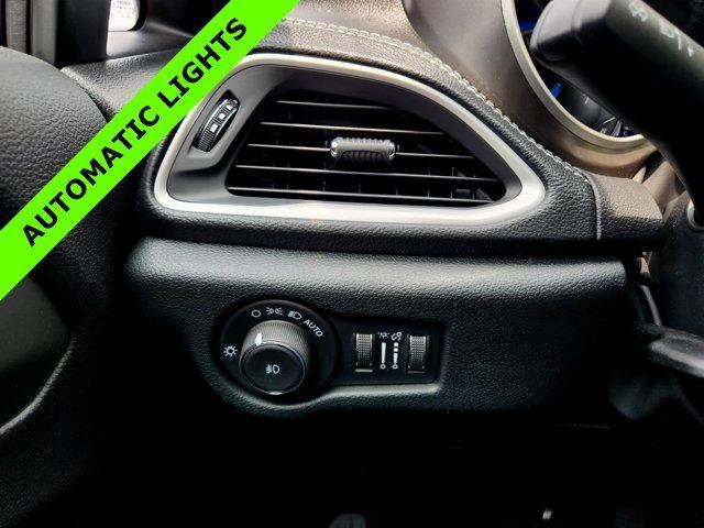 new 2025 Chrysler Pacifica car, priced at $45,651