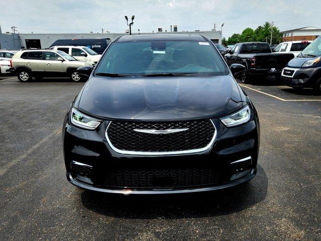 new 2025 Chrysler Pacifica car, priced at $45,651