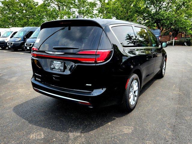 new 2025 Chrysler Pacifica car, priced at $45,651