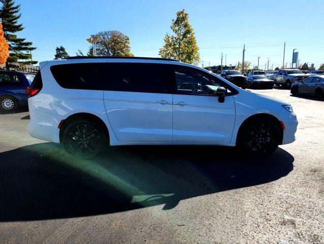 new 2023 Chrysler Pacifica car, priced at $44,588