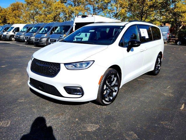 new 2023 Chrysler Pacifica car, priced at $44,588