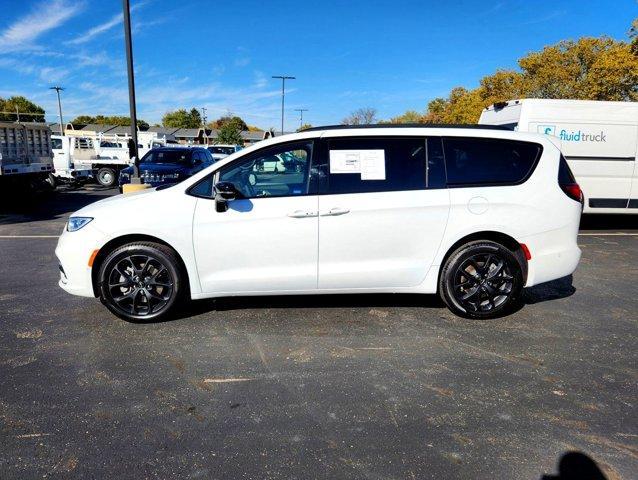 new 2023 Chrysler Pacifica car, priced at $44,588