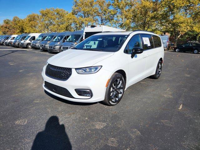 new 2023 Chrysler Pacifica car, priced at $44,998