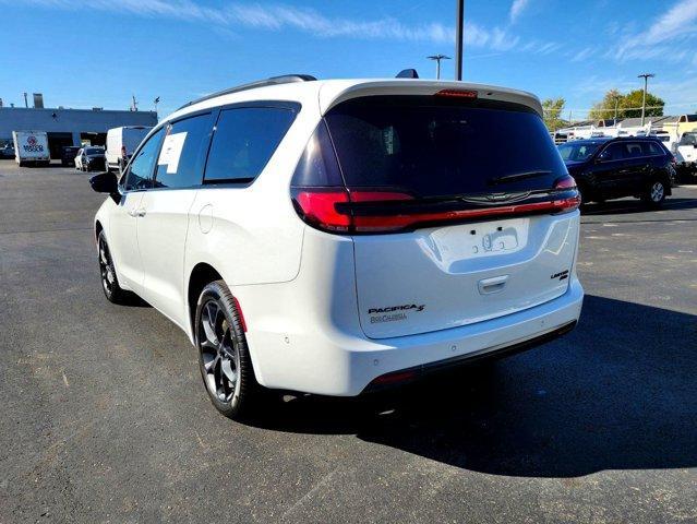 new 2023 Chrysler Pacifica car, priced at $44,588