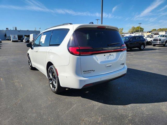 new 2023 Chrysler Pacifica car, priced at $44,998